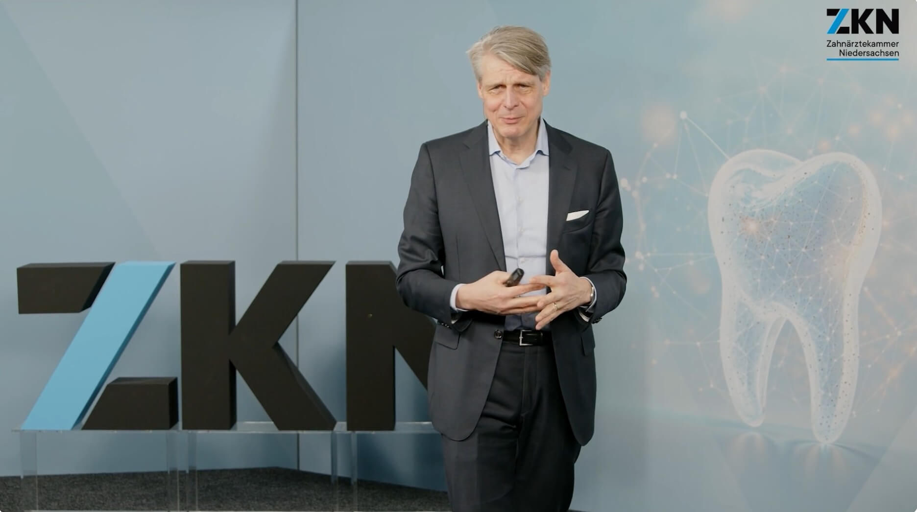Kongressleiter Prof. Dr. Dr. h.c. Thomas Attin (Zürich) ging auf das erhöhte Erosions-Risiko und das trainingsabhängige Kariesrisiko von Ausdauersprotlern ein.