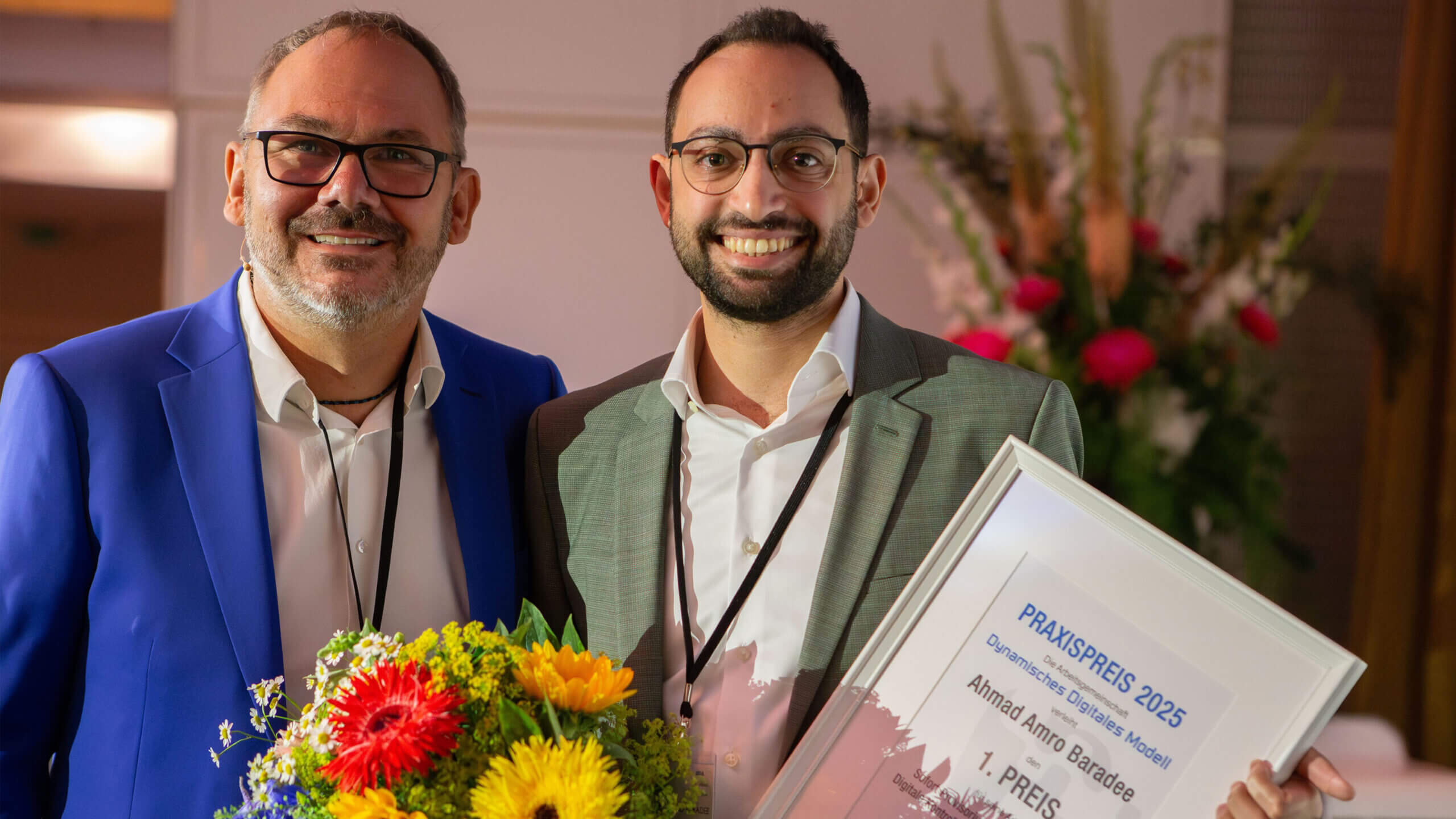 Laudator und Vorstandsvorsitzender der AG DDM Dr. Ingo Baresel (l.), Preisträger Ahmad Amro Baradee